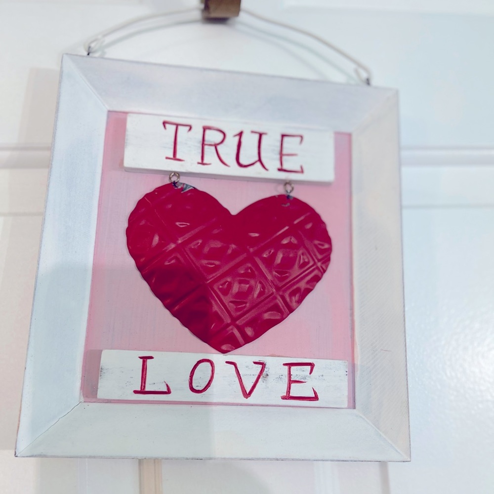 “TRUE LOVE” wall or door hanging
